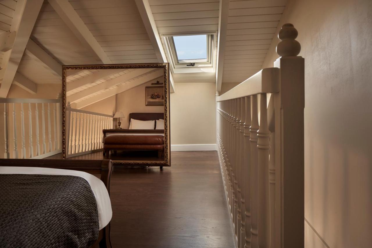 Suite with Fireplace and Partial Sea View - Split Level